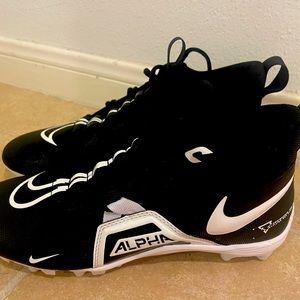 Nike Men's Alpha Menace Pro 3 Mid Football Cleats